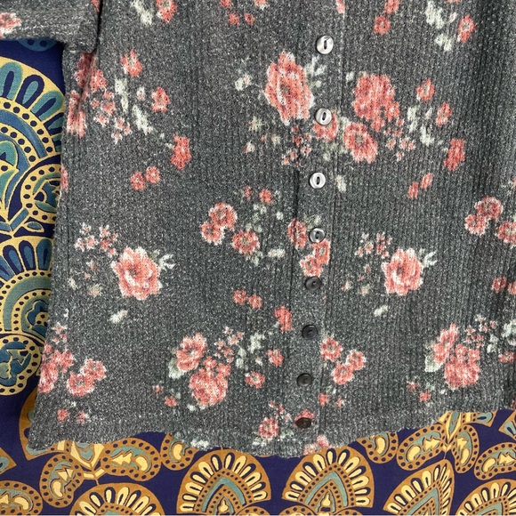 🦋5/20$🦋 floral stretchy crop top - Picture 3 of 9